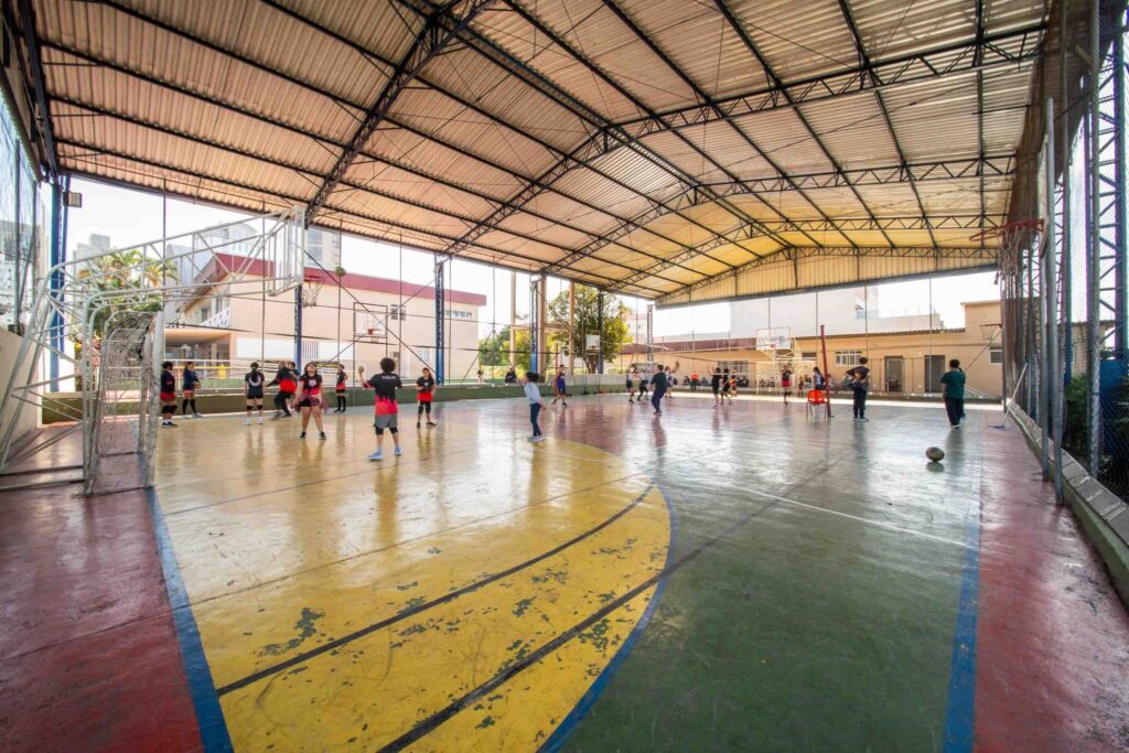 Aula de vôlei em Osaco